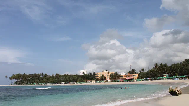 Playa pública en el centro de Juan Dolio, en la provincia San Pedro de Macorís.