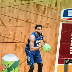Karl-Anthony Towns durante el concurso de triples del fin de semana de estrellas de la NBA, en febrero de 2022.