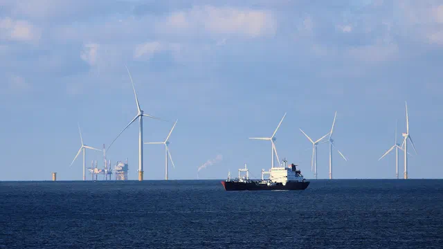 Un buque petrolero navega en el mar del Norte.